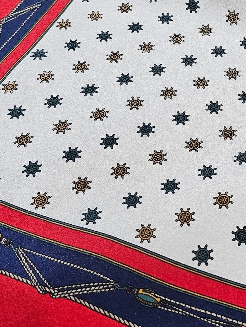 GUCCI SCARF - Picture 5 of 15
